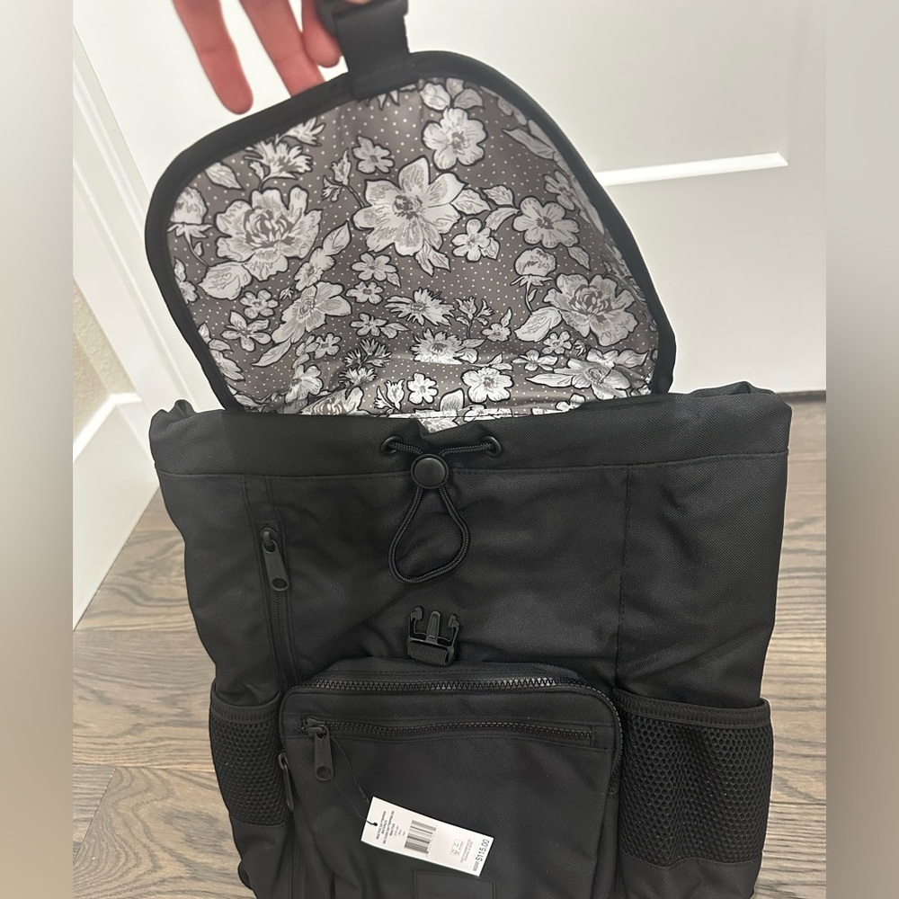 Vera Bradley Daytripper Backpack NWT - Picture 10 of 16